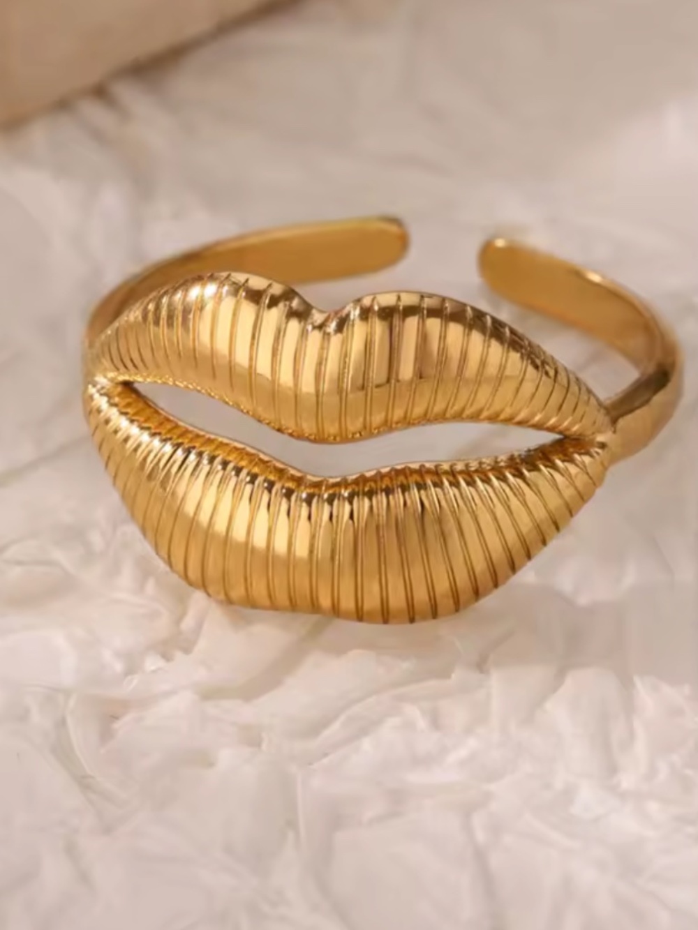 Gold Lips Rings Open Ring - Picture 3 of 4